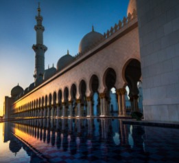 A beautiful sunset over the Sheikh Zayed Mosque